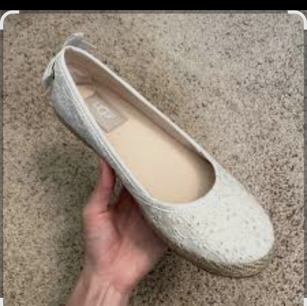 UGG Girl Size 1, Cream Lace Espadrille Flats Used Lake New.